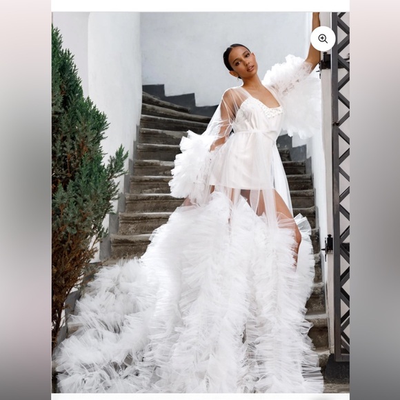 VOIR Victoria Robe - Picture 11 of 14